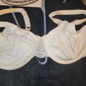 Bali Bra. Size 40D. Excellent condition. White with lace sides.